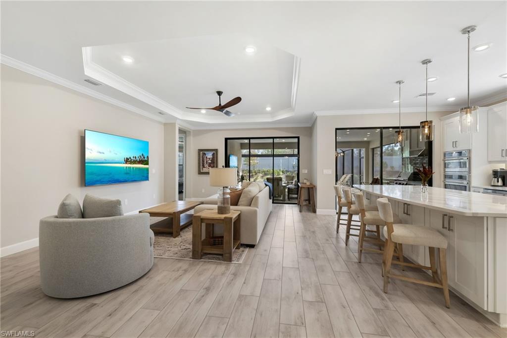 ESPLANADE LAKE CLUB - Residential