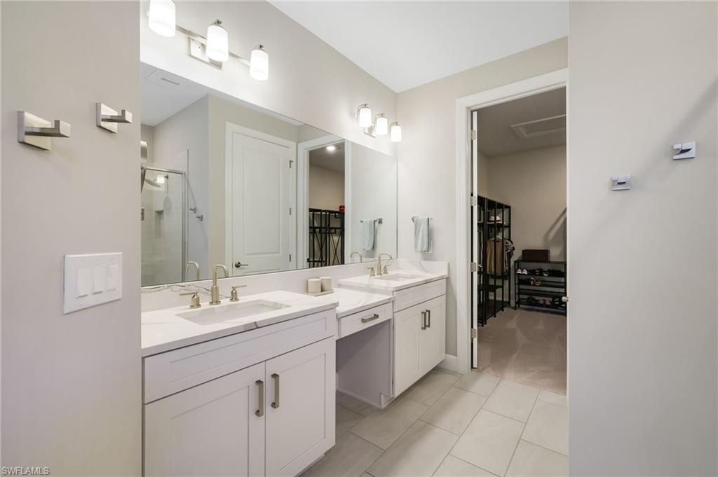 ESPLANADE LAKE CLUB - Residential