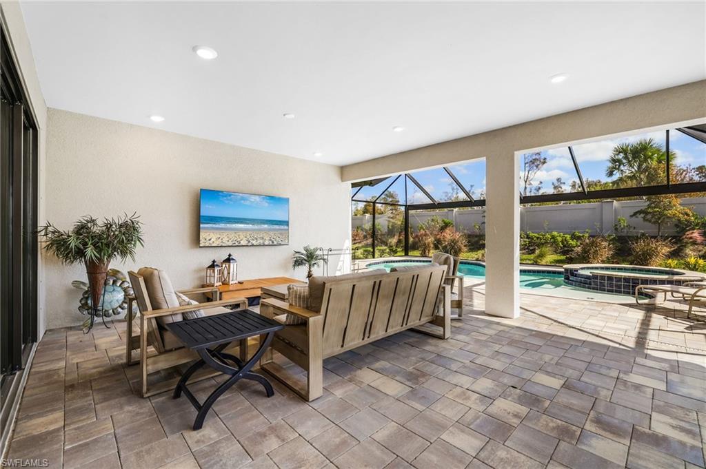 ESPLANADE LAKE CLUB - Residential