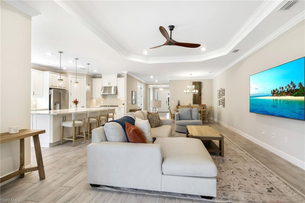 ESPLANADE LAKE CLUB - Residential