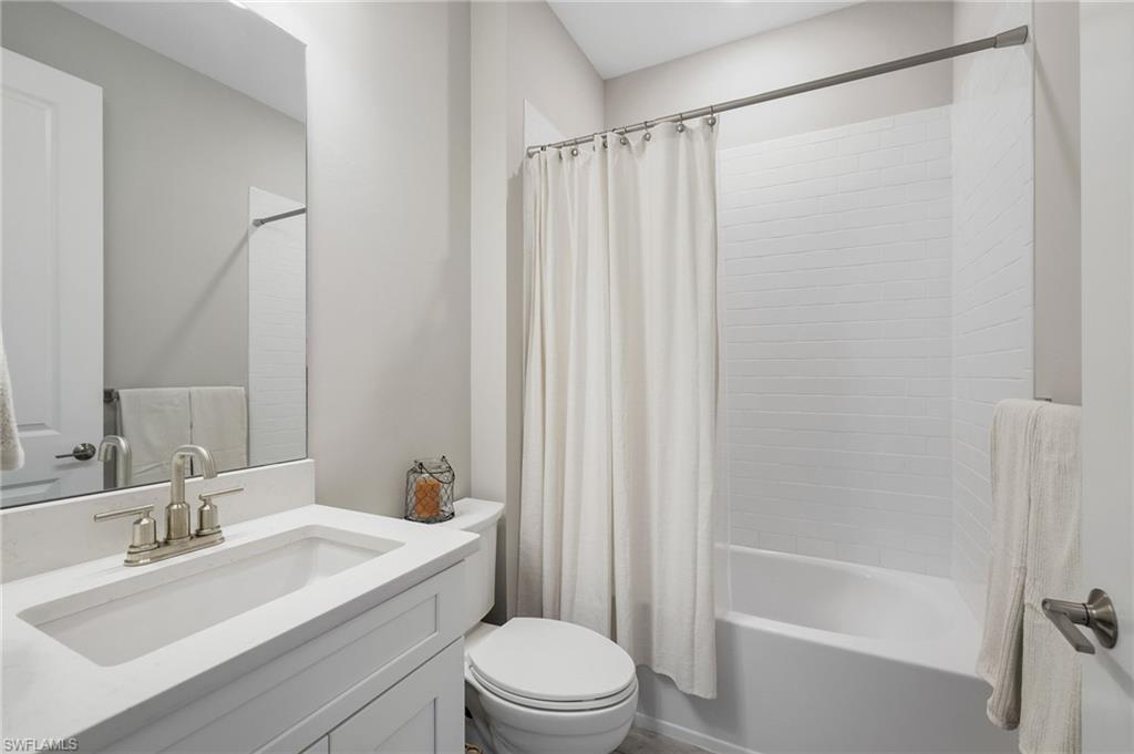 ESPLANADE LAKE CLUB - Residential