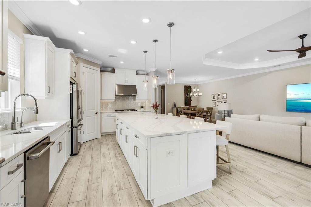 ESPLANADE LAKE CLUB - Residential