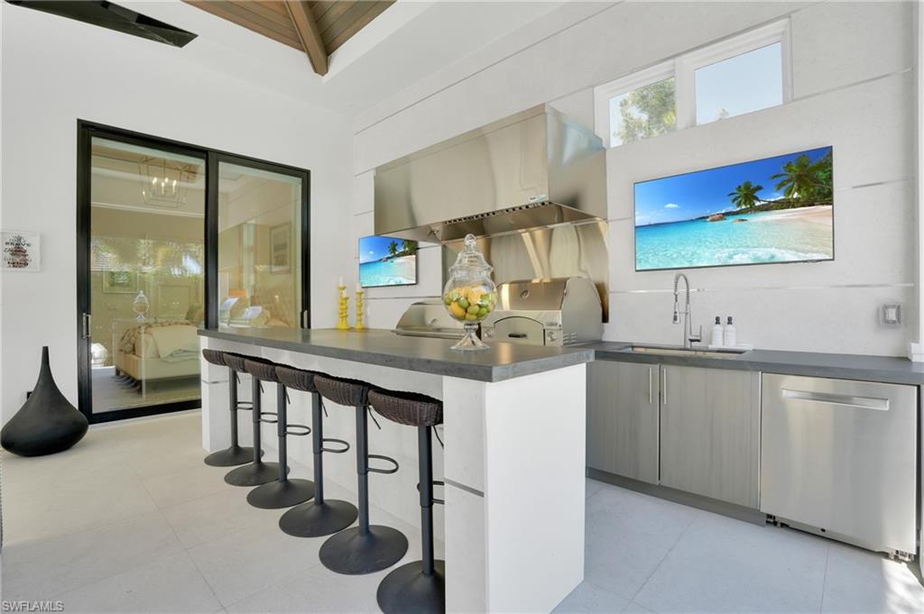 MOORINGS - Residential