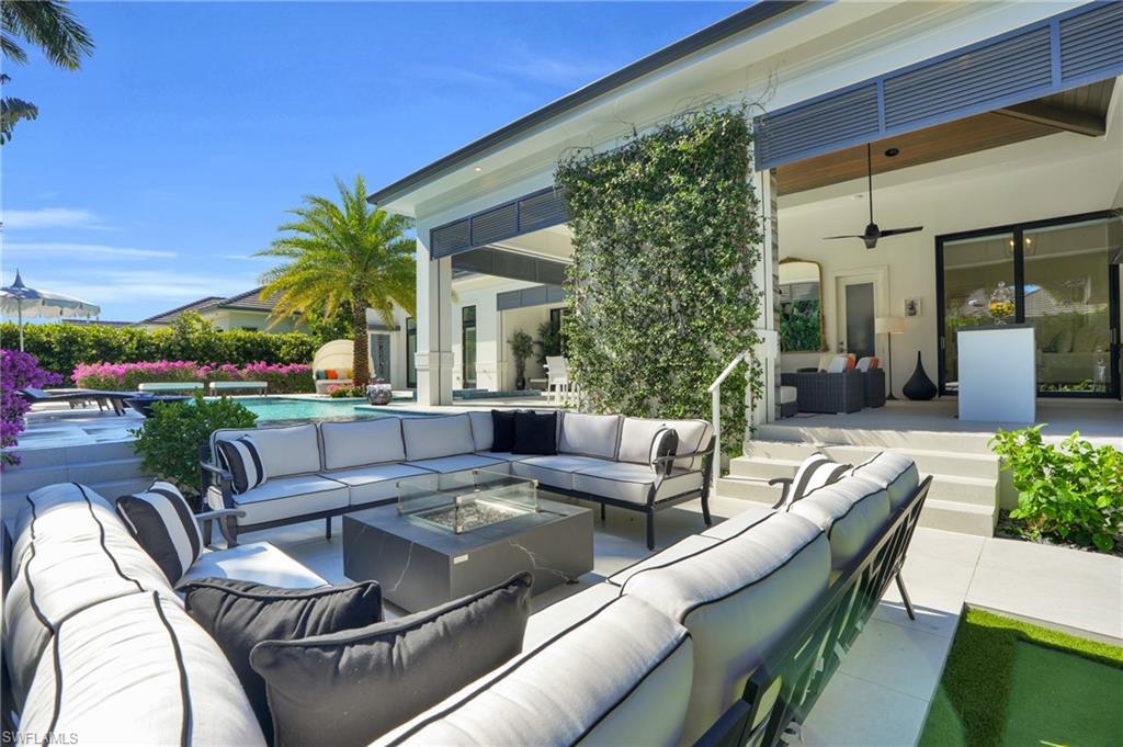 MOORINGS - Residential