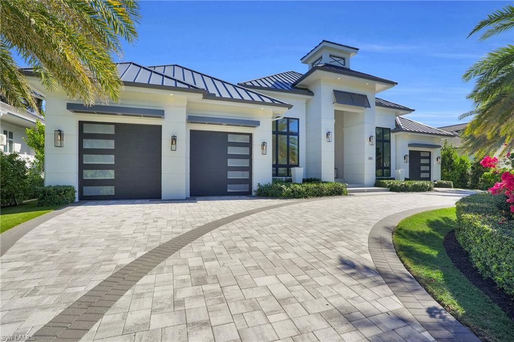 Photo of 3110 Leeward LN, NAPLES, FL 34103 (MLS # 226003609)