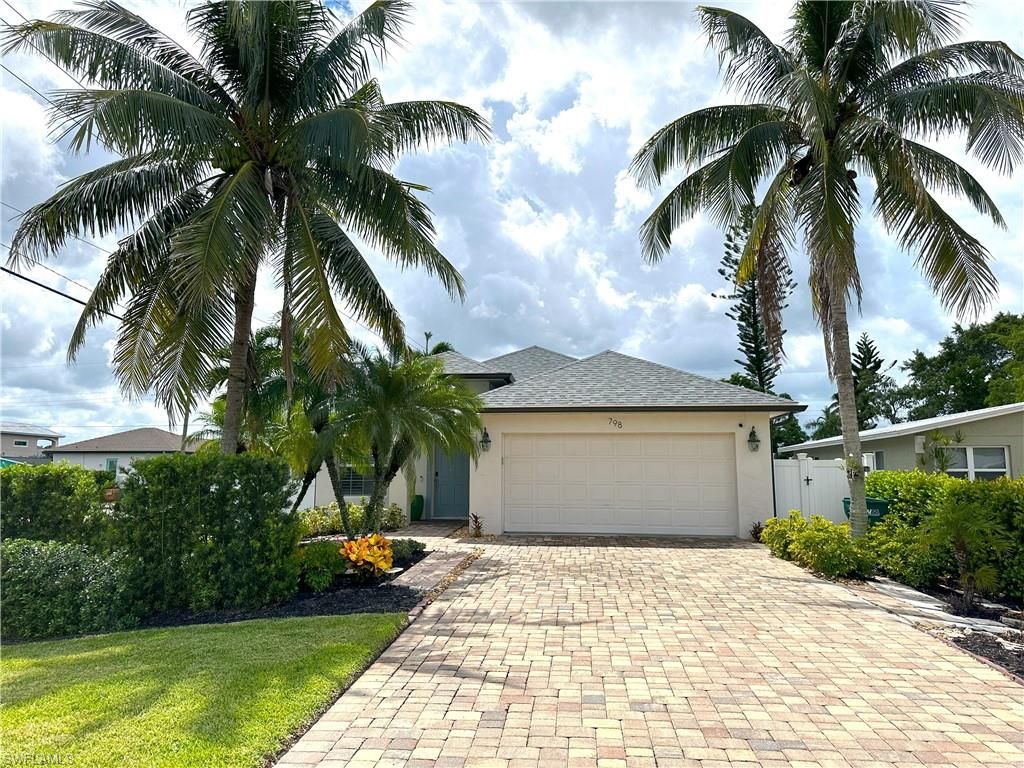 Photo of 798 107th AVE N, NAPLES, FL 34108 (MLS # 226013750)