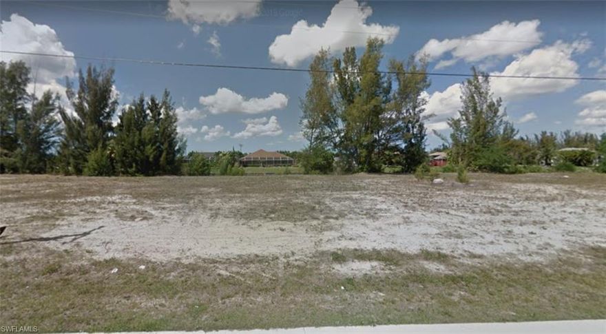 Central SW Cape Coral, Prime location on a fresh water canal. Many upscale homes in this area. Close to access roads to all areas of Cape Coral, Fort Myers and Punta Gorda as well as close to shopping and local restaurants. Don't miss out on your opportunity to buy in this well-developed community. Fish from your backyard, enjoy your kayaking routine or simply enjoy your morning coffee while contemplating the beautiful views. Take advantage of this prime location and build your dream home in the beautiful SW Cape.