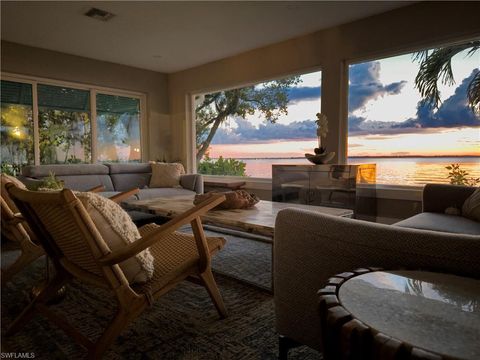 1209 Coconut DR FORT MYERS FL 33901