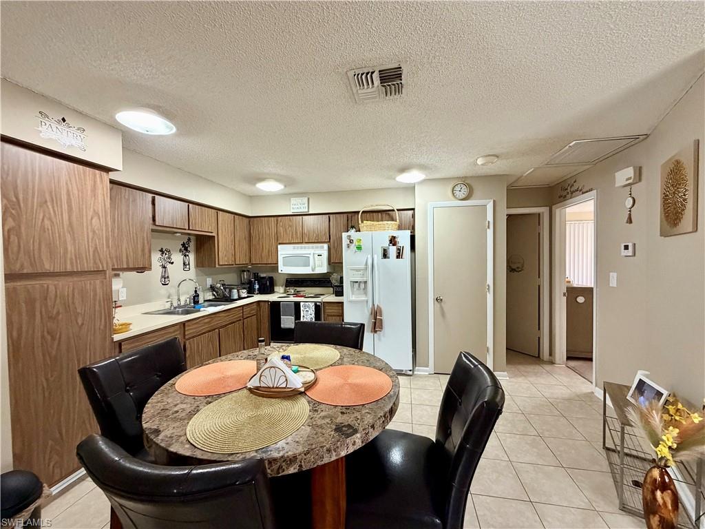 SAN CARLOS PARK - Residential