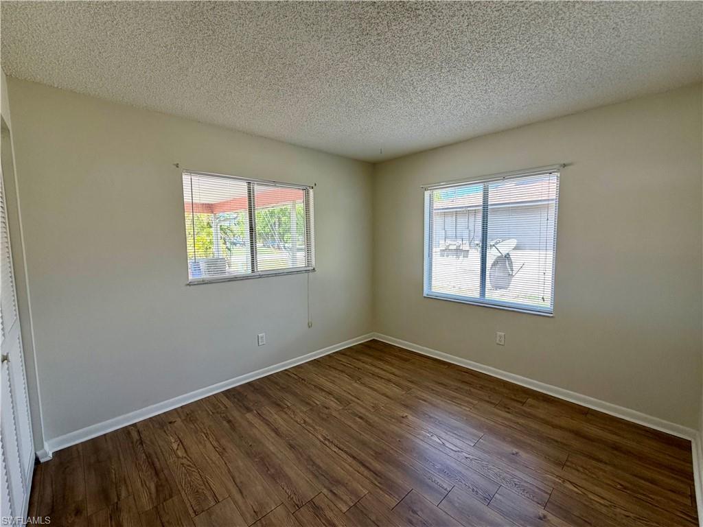 SAN CARLOS PARK - Residential