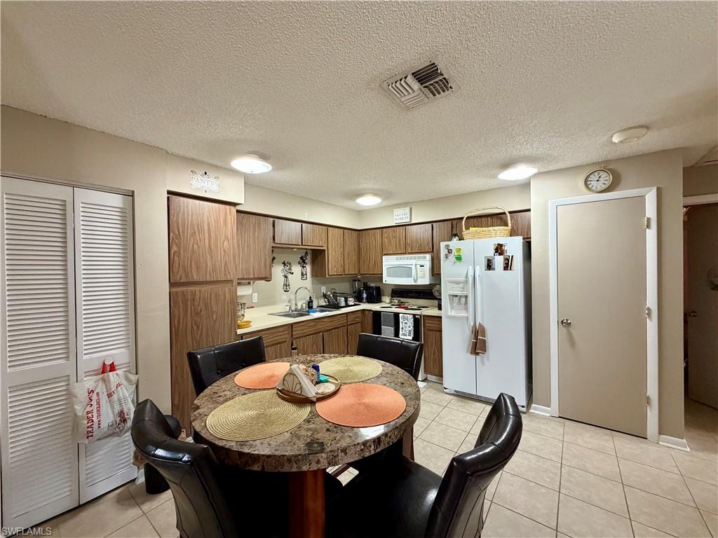 SAN CARLOS PARK - Residential