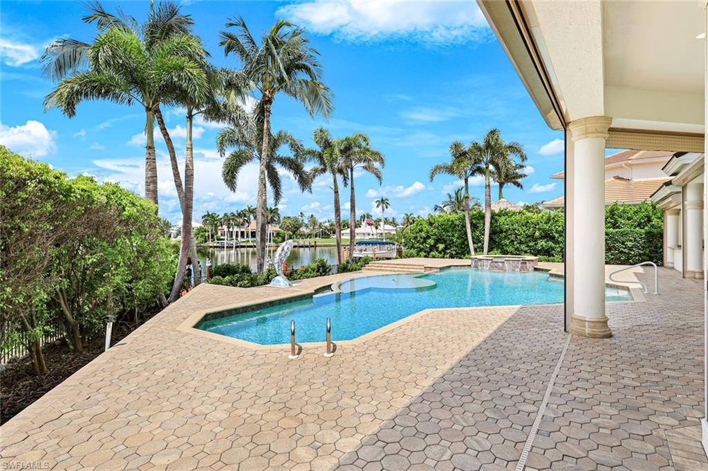 MOORINGS - Residential