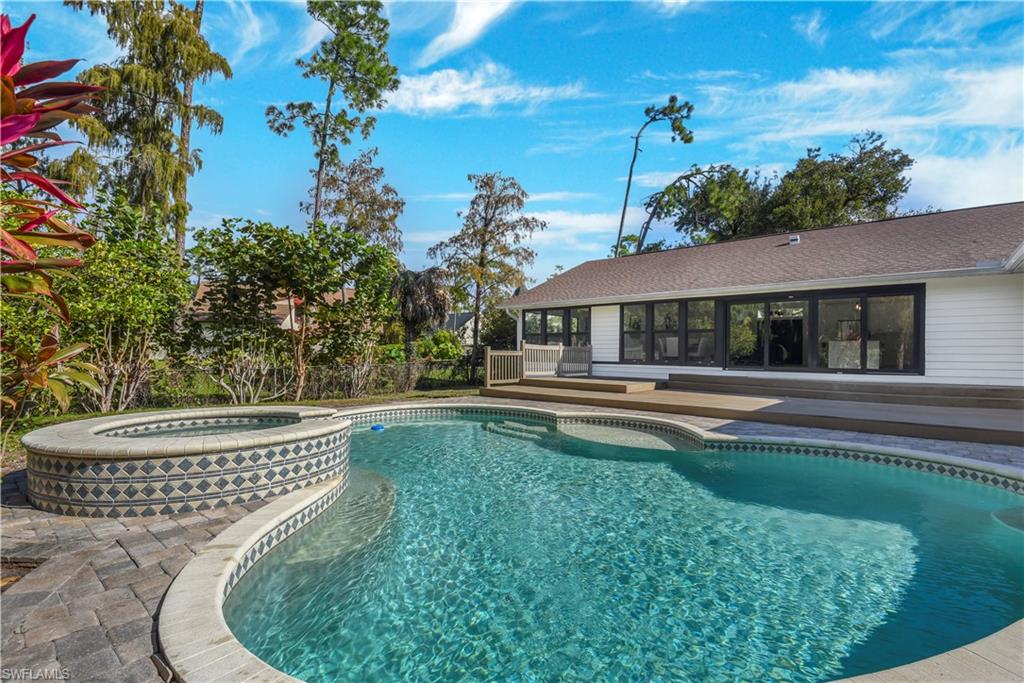 TALL PINES - Residential