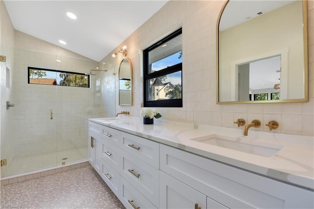 TALL PINES - Residential