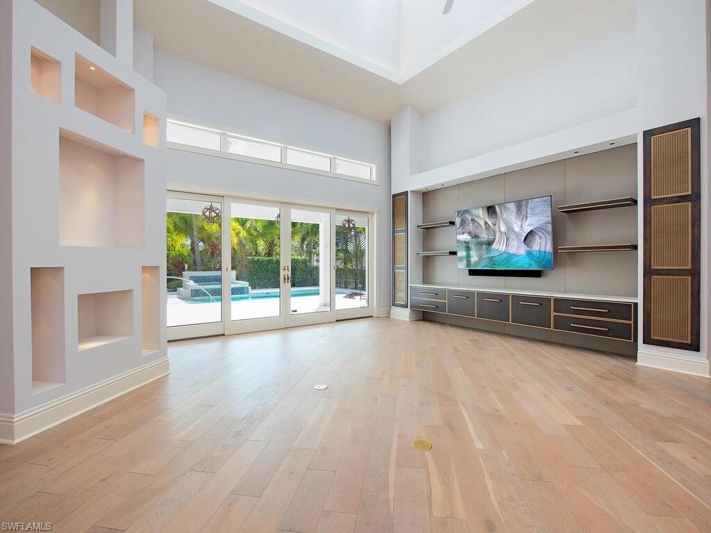 180 7th AVE S
