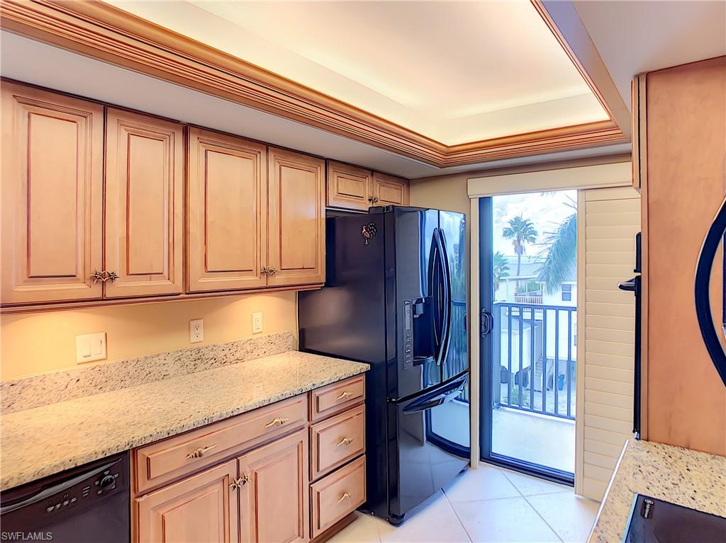 CAPER BEACH CLUB - Residential