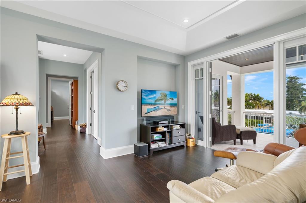 ROYAL HARBOR - Residential