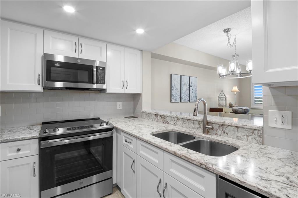 SEVEN LAKES - Residential