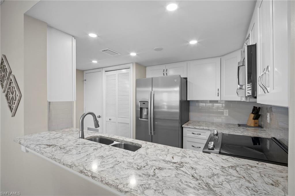 SEVEN LAKES - Residential