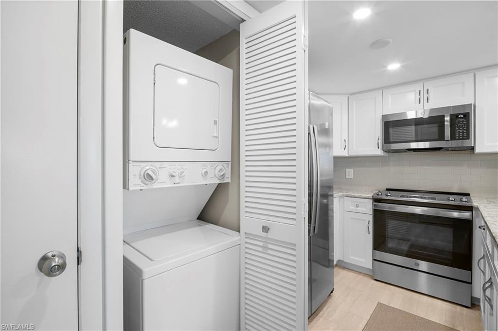 SEVEN LAKES - Residential