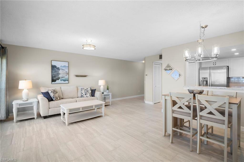 SEVEN LAKES - Residential