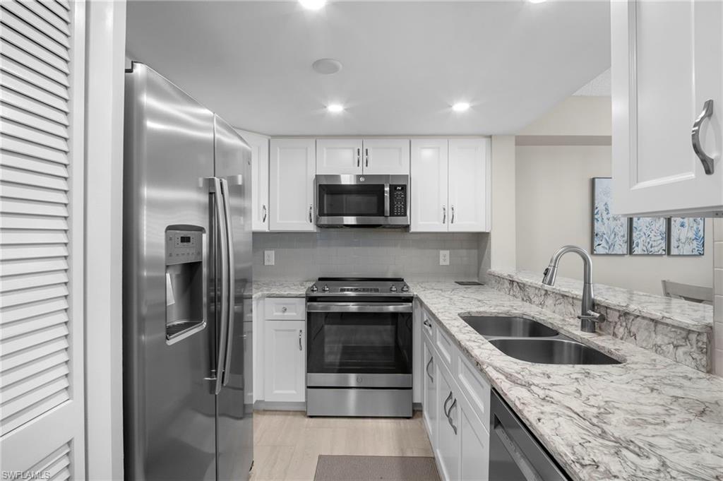 SEVEN LAKES - Residential