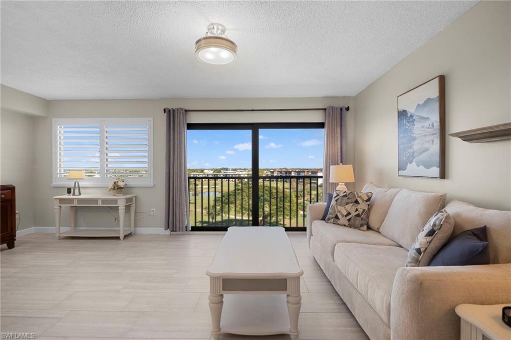 SEVEN LAKES - Residential