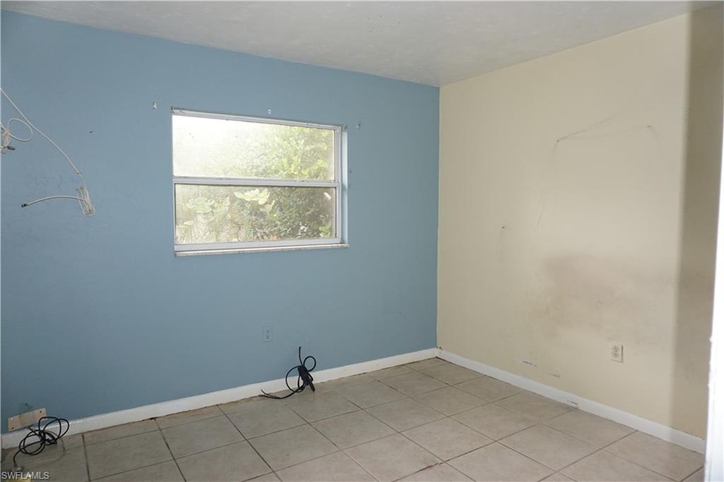 NAPLES MANOR - Residential