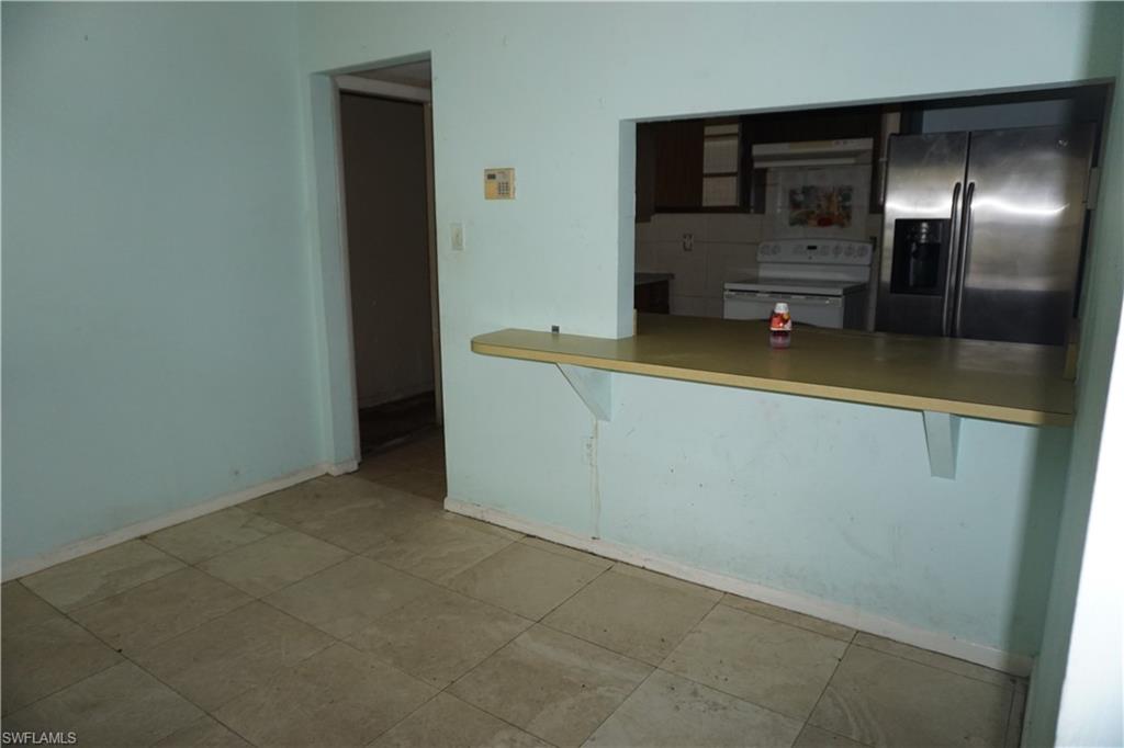 NAPLES MANOR - Residential