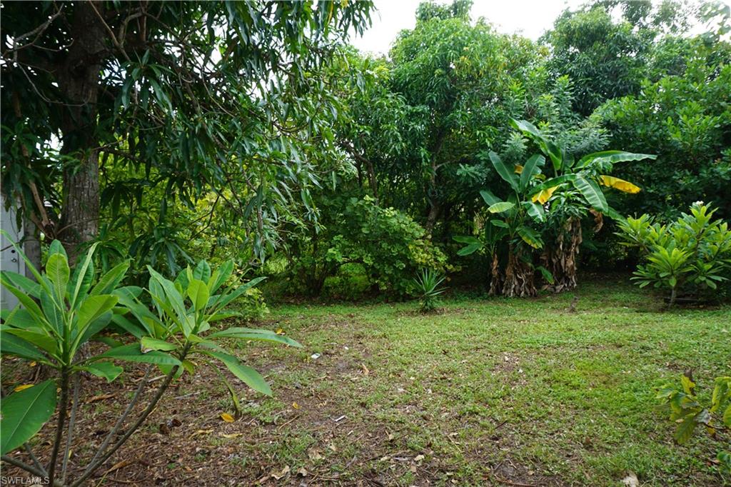 NAPLES MANOR - Residential