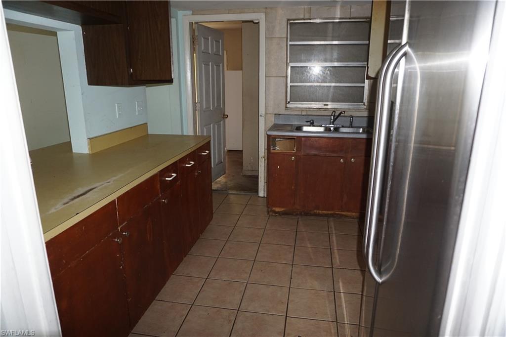 NAPLES MANOR - Residential