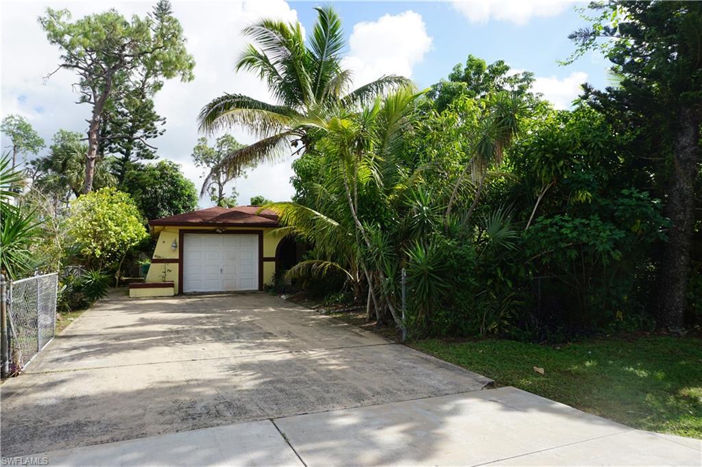 NAPLES MANOR - Residential