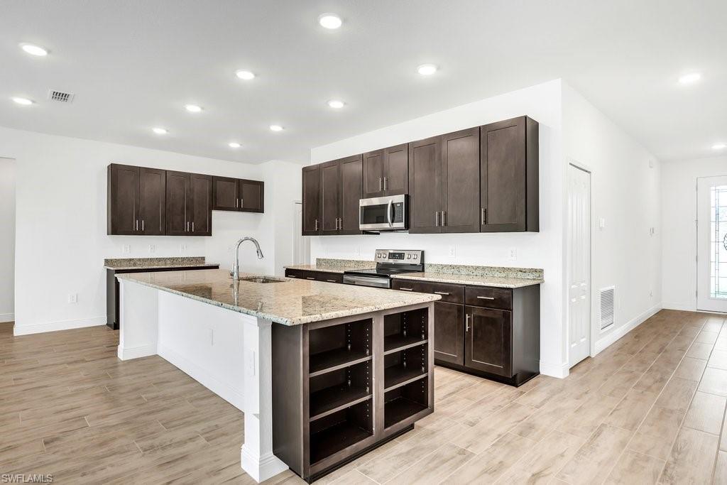 GOLDEN GATE ESTATES - Residential