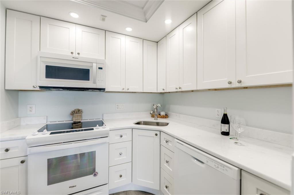 BAYSIDE VILLAS - Residential