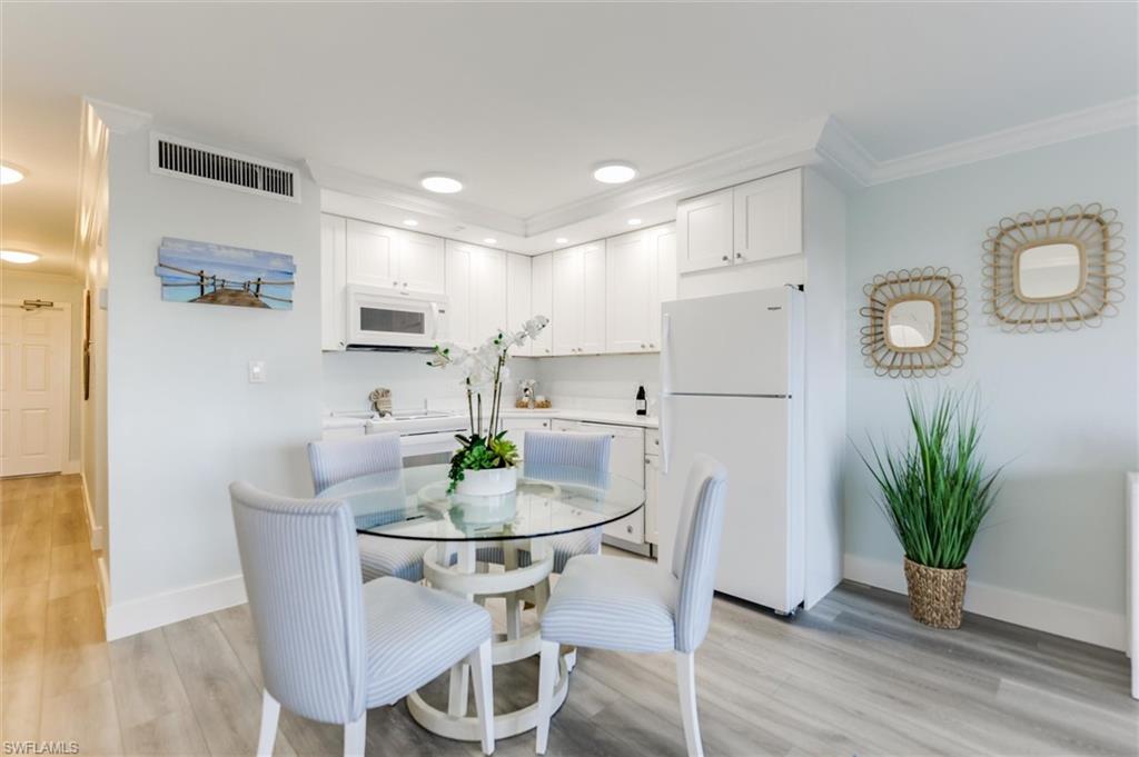 BAYSIDE VILLAS - Residential