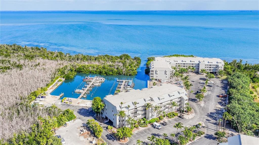 BAYSIDE VILLAS - Residential