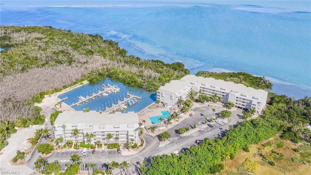 BAYSIDE VILLAS - Residential