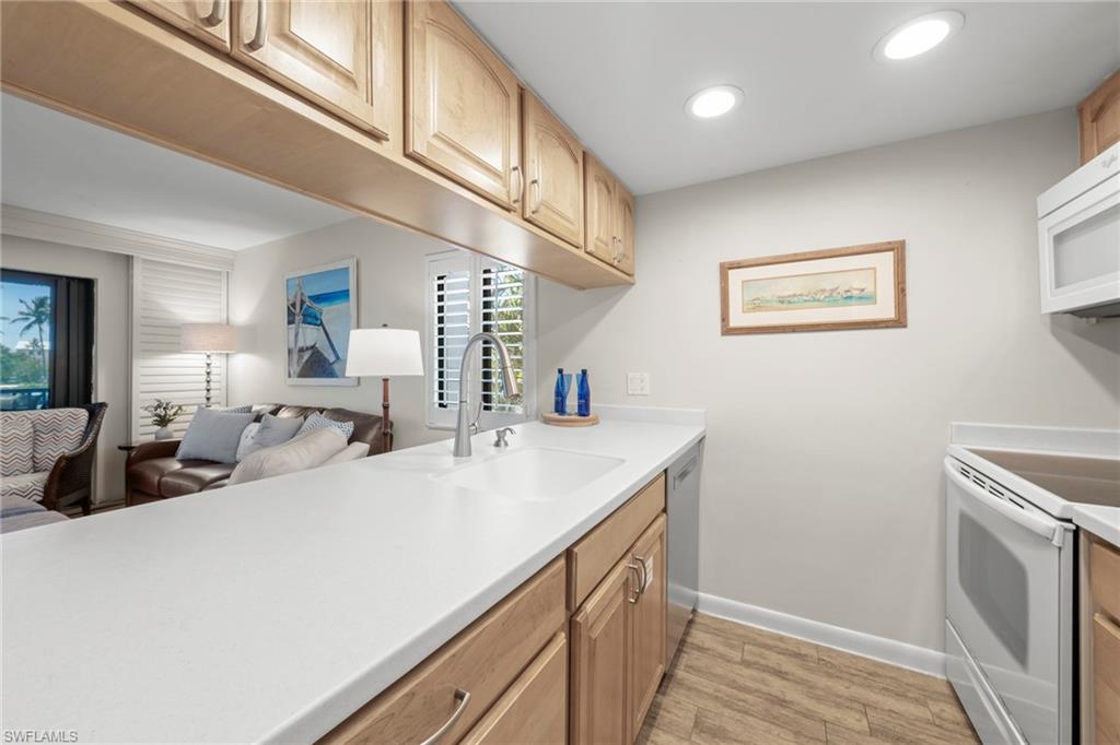 TENNIS VILLAS - Residential