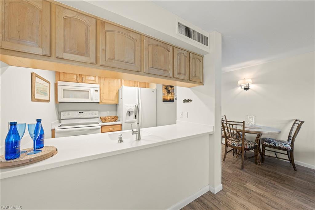 TENNIS VILLAS - Residential