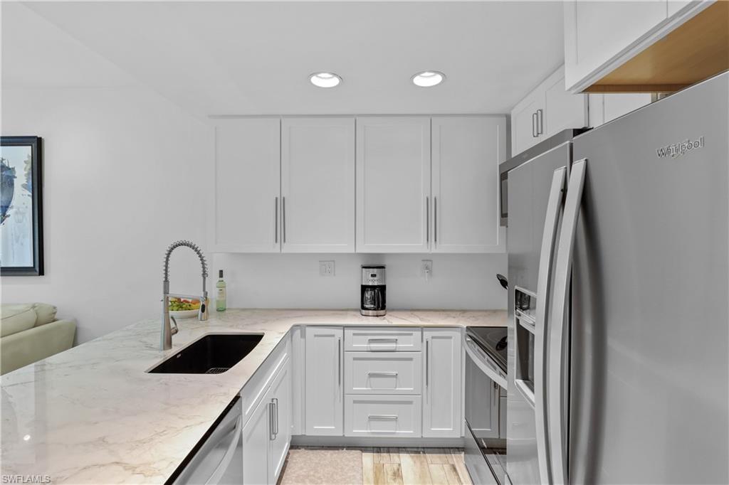 WORLD TENNIS CENTER - Residential Lease