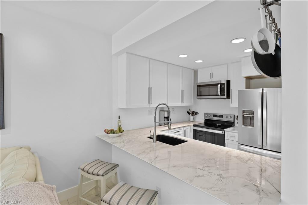 WORLD TENNIS CENTER - Residential Lease