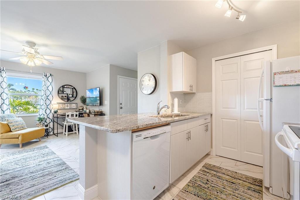 VENETIAN PALMS - Residential