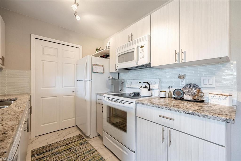 VENETIAN PALMS - Residential