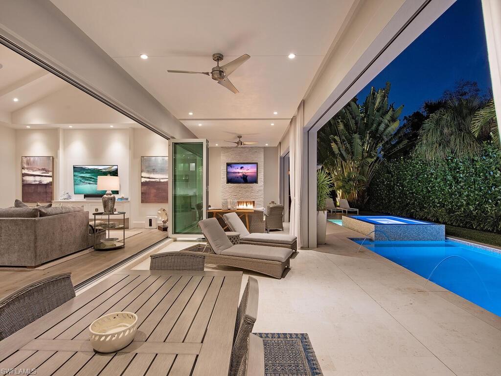 PELICAN BAY WOODS - Residential