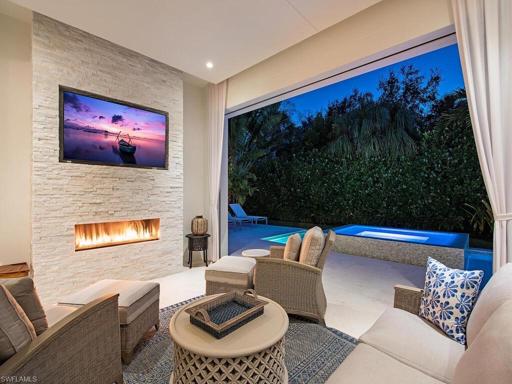 PELICAN BAY WOODS - Residential