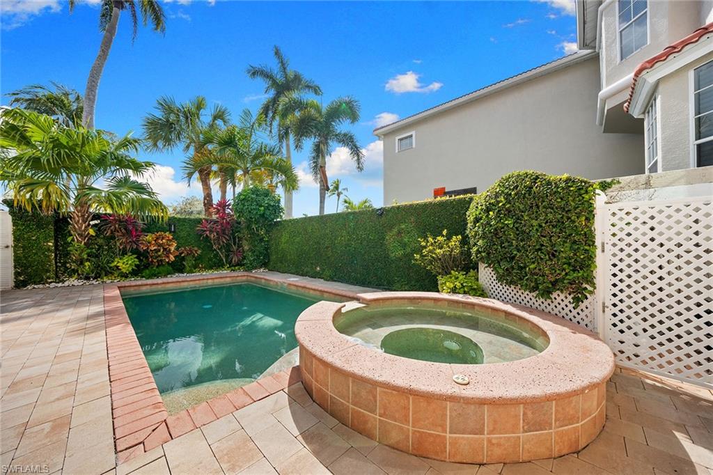 VILLAS NAPOLI - Residential