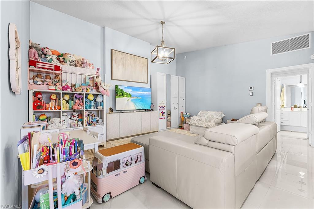 ISLAND WALK - Residential