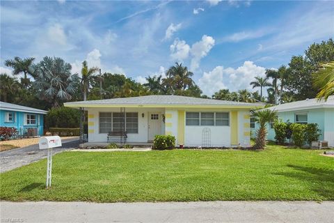 Photo of 1721 Smugglers CV, NAPLES, FL 34112 (MLS # 225057312) Photo of 1721 Smugglers CV, NAPLES, FL 34112 (MLS # 225057312)