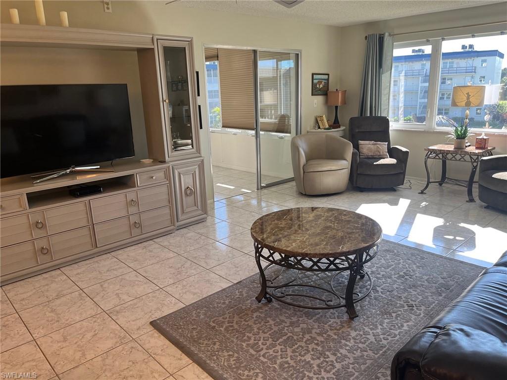 SEVEN LAKES - Residential