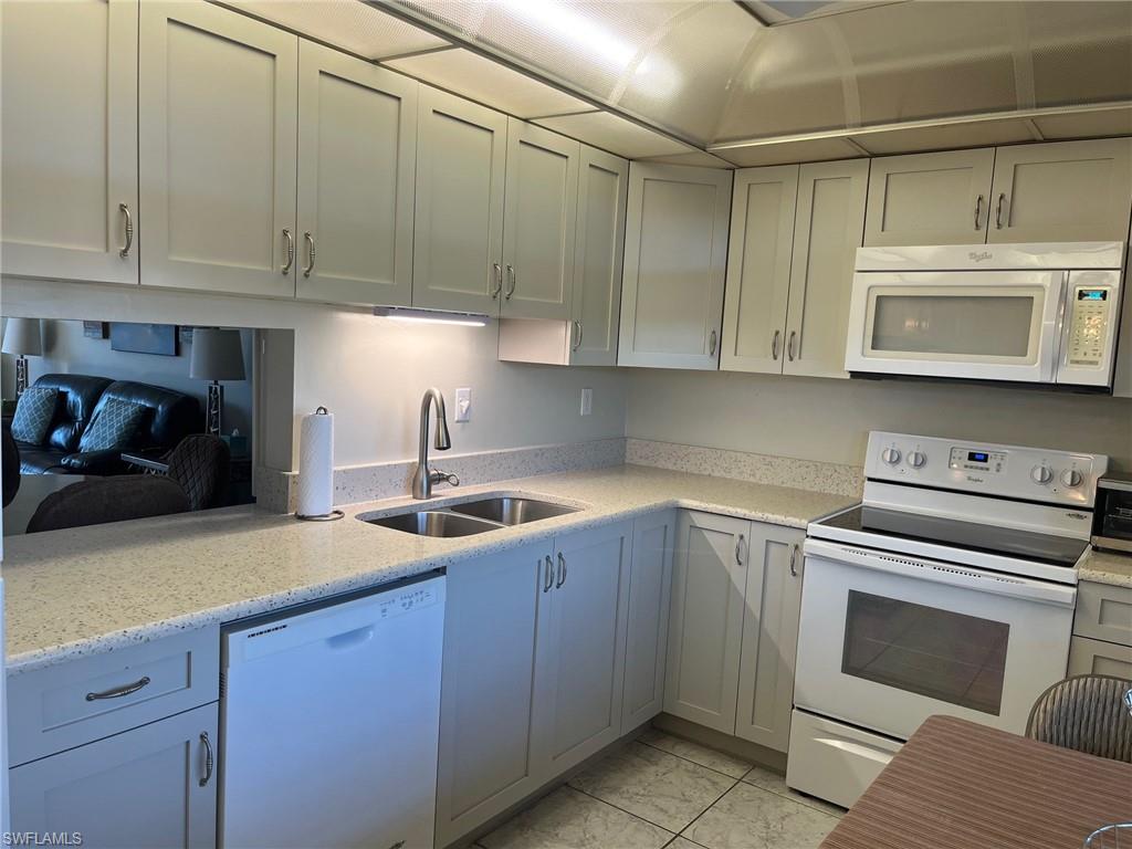 SEVEN LAKES - Residential